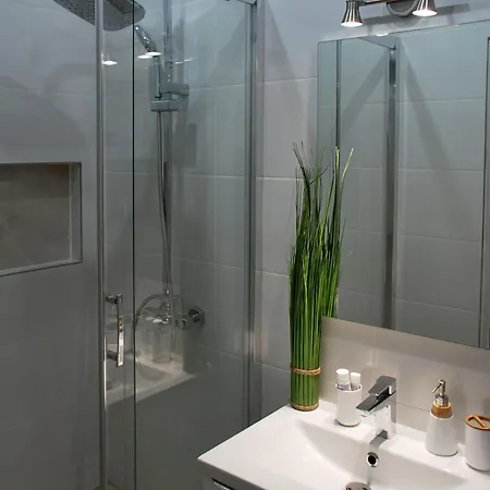 - Przy Rynku Self Check In 24h Od 14 Tej *